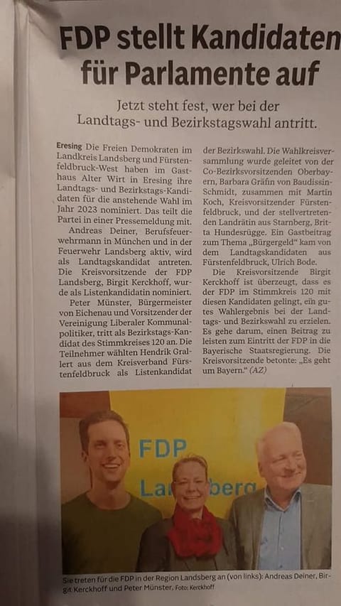 Zeitungsartikel „FDP stellt Kandidaten für Parlamente auf" mit Foto der Kandidaten Andreas Deiner, Birgit Kerckhoff und Peter Münster vor einer FDP-Landsberg-Wand